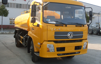 東風(fēng)天錦運(yùn)油車圖片