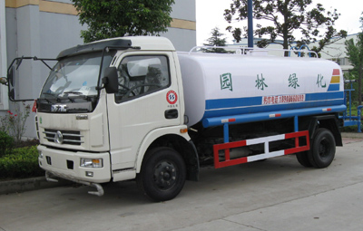 東風(fēng)多利卡灑水車圖片