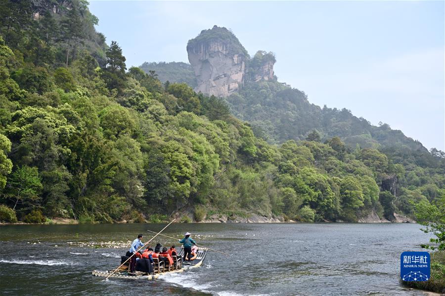 （新華全媒頭條·聚焦生物多樣性大會(huì)·圖文互動(dòng)）（1）攜手同行，開(kāi)啟人類(lèi)高質(zhì)量發(fā)展新征程——習(xí)近平主席在《生物多樣性公約》第十五次締約方大會(huì)領(lǐng)導(dǎo)人峰會(huì)上的主旨講話解讀