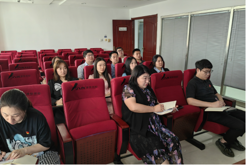 “學(xué)習(xí)貫徹習(xí)近平新時(shí)代中國(guó)特色社會(huì)主義思想”專(zhuān)題黨課